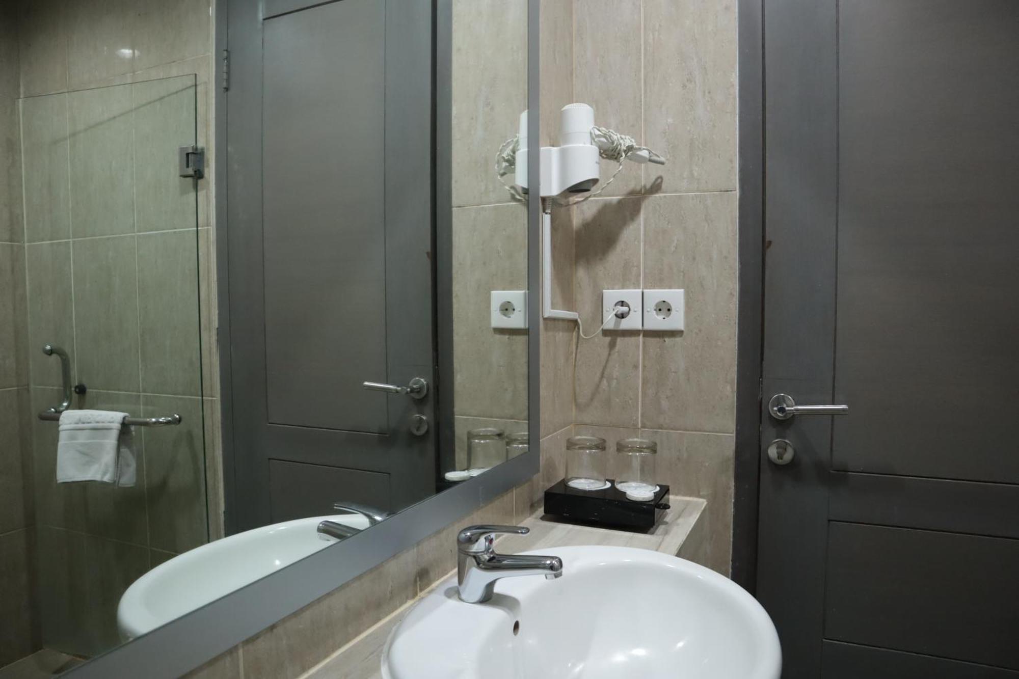 Hotel Dafam Semarang Exterior photo